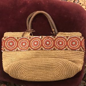 Beach bag in tan color beaded trim